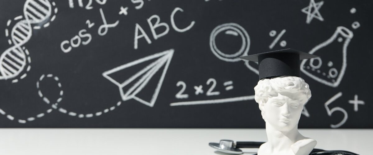 كورسات مواد علمية للثانوية العامة مع أكاديمية النادي التعليمي