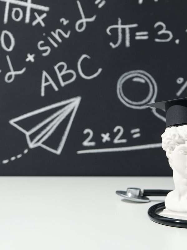 كورسات مواد علمية للثانوية العامة مع أكاديمية النادي التعليمي